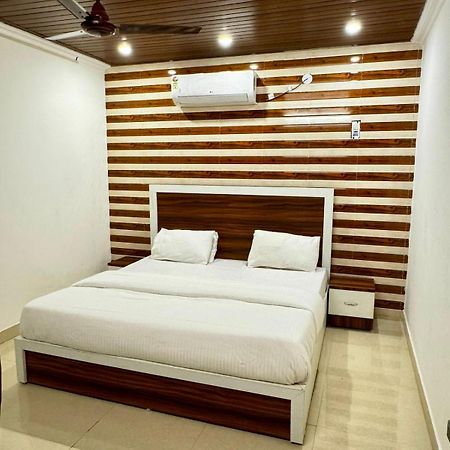 Hotel Walk Inn Фаридабад Экстерьер фото