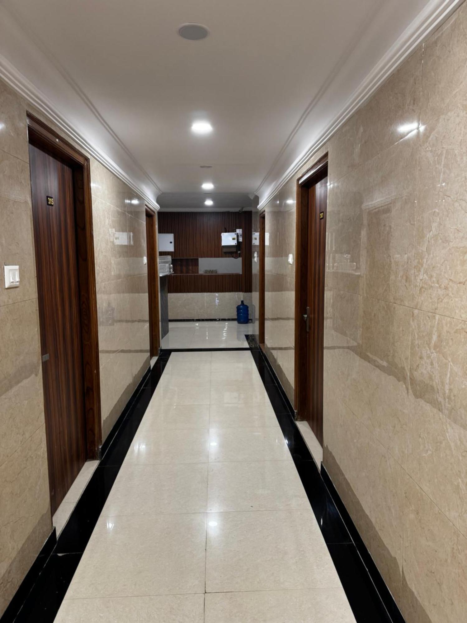 Hotel Walk Inn Фаридабад Экстерьер фото