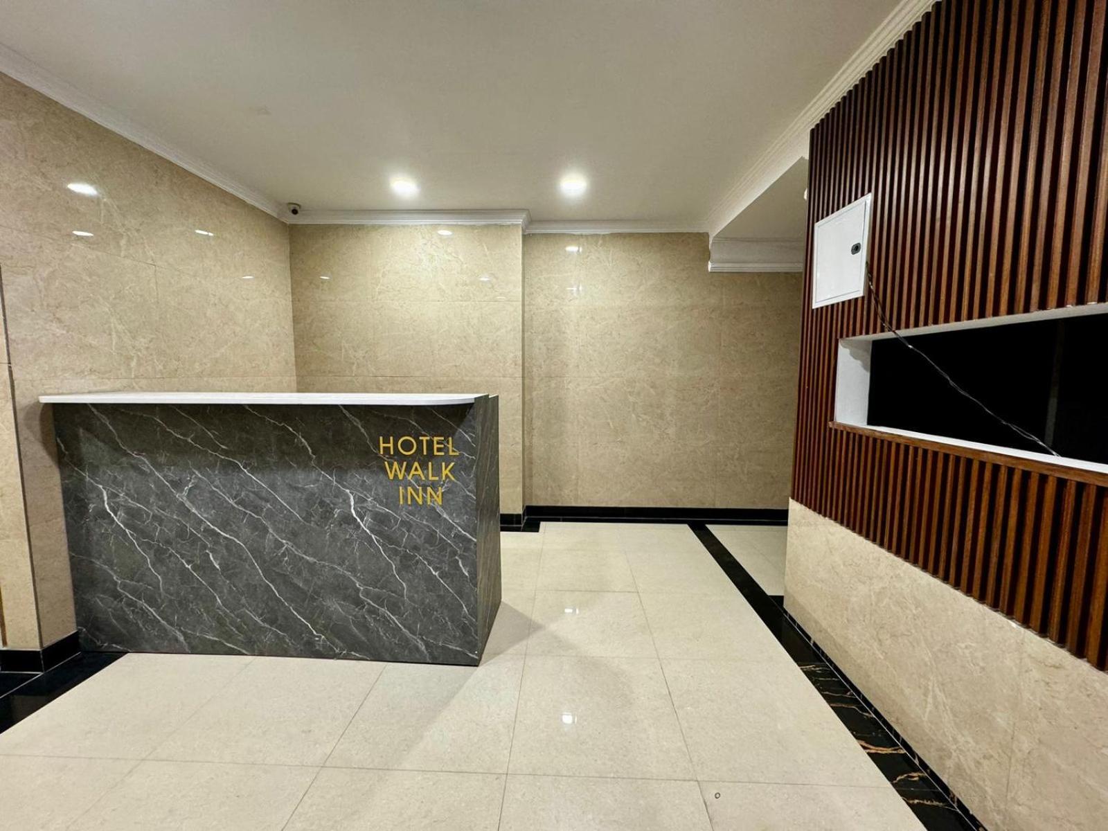 Hotel Walk Inn Фаридабад Экстерьер фото